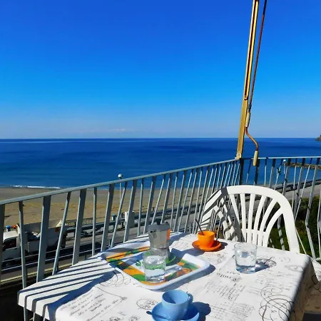 Trilocale Con Meravigliosa Vista Mare,