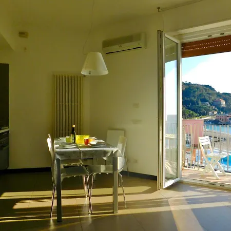 Trilocale Con Meravigliosa Vista Mare, Apartamento *